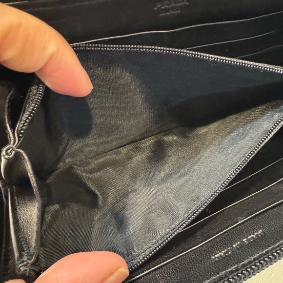 Authentic Prada zippy wallet - Picture 8 of 11